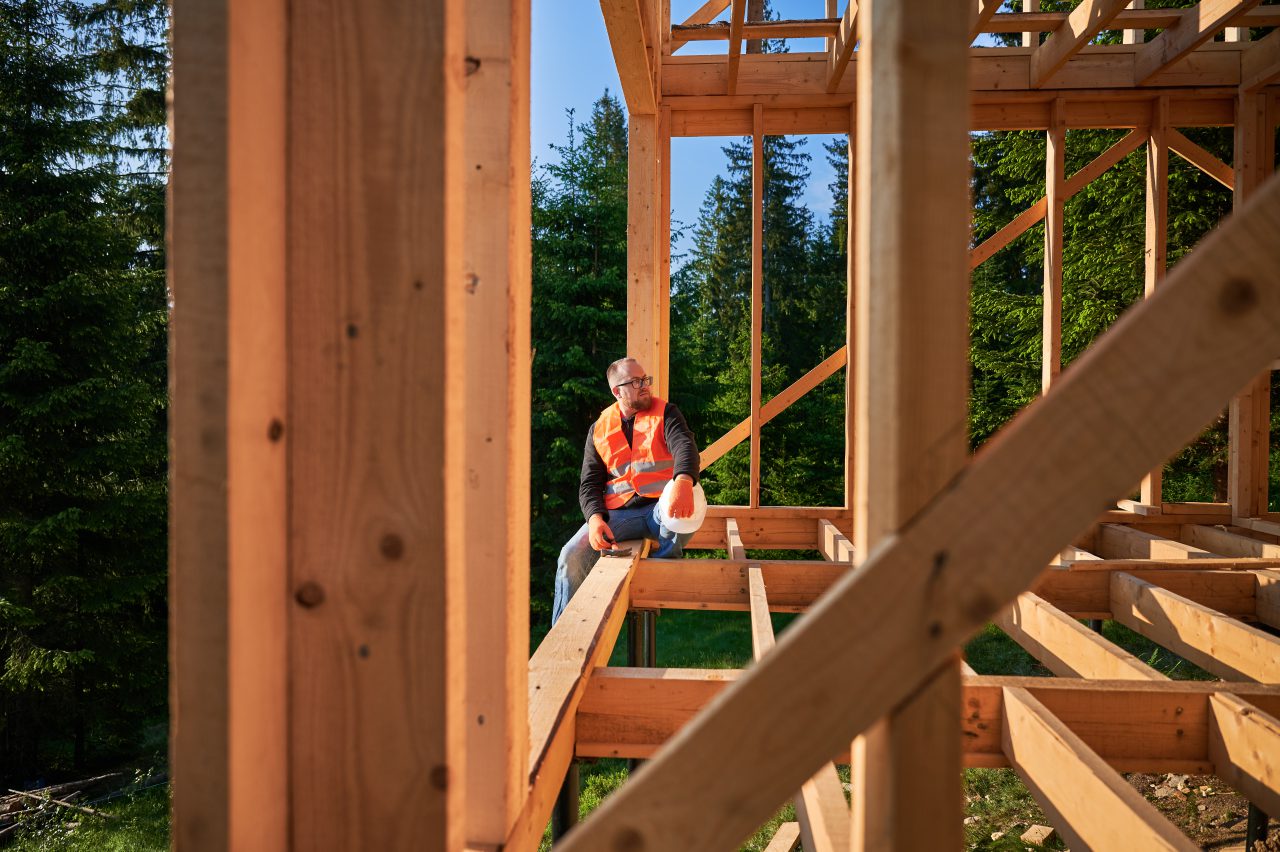 Ossature bois d'une construction respectant les règles parasismiques