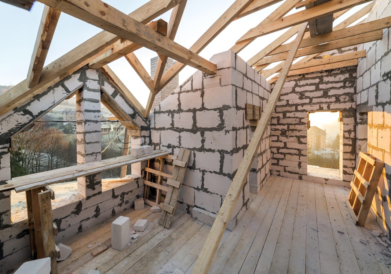 Construction d'une maison neuve conforme à la réglementation environnementale RE2020
