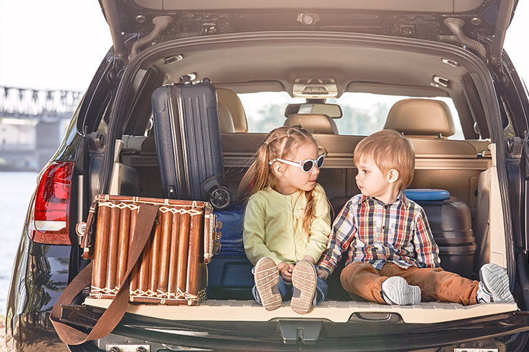 voiture-avec-valises